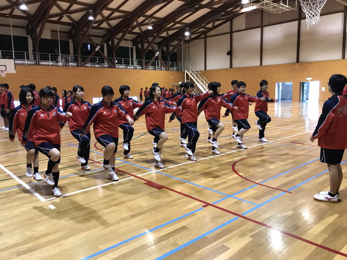 Nbu日本文理大学附属 Twitterren 体育2年1組2組 それぞれの集団行動 なるべくしてなるリーダーではなく いろんな性格のリーダーを立てチーム編成も自分の好きなところへ そして人数も少ないところも多いところも なかなか面白い 笑 うまくいかないところに