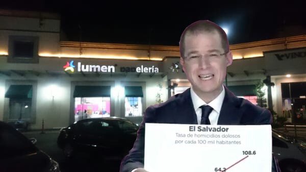 spidercholo's tweet photo. Ya me imagino a la mamá de Anaya en chinga ayer en la noche ayudándolo a hacer sus carteles

#DebateINE https://t.co/odosJw7UA5