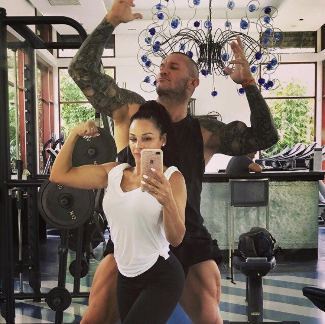 First workout since my injury, and look who decided to join me? <a href="/TheWinterPine/">Veronica/Winter</a>.

And as you can see from her expert photo taking skills, my knee has healed up nicely.

Now just gotta start the long grind of rehabilitation.