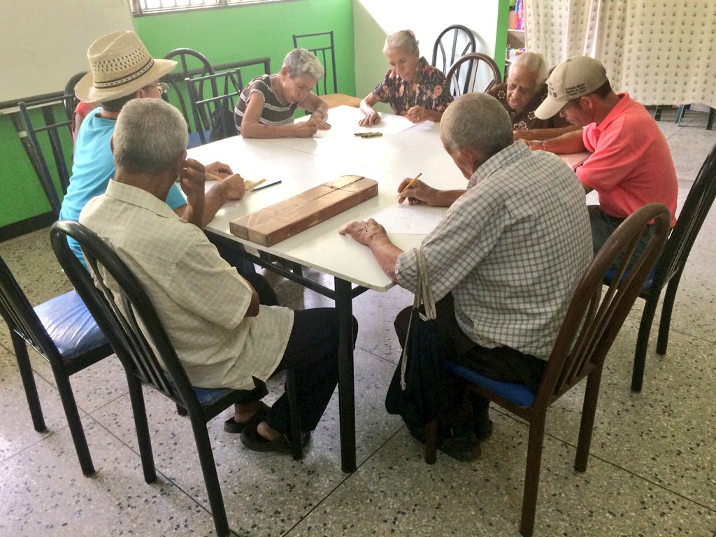 amilcarciber's tweet photo. Continúamos Con La Demostración De Las #Habilidades Para El #Dibujo 🌆y La #Pintura 🎨 Que Tienen Nuestros Adultos Y Adultas Mayores 👵👴👵👴 #Talentos Enmarcados En El #AreaDeProgramasSociales ✏📚 La Cual Se Lo Disfrutaron..! ✏📝✏📝✏ @NicolasMaduro @salainass @magallyvina https://t.co/KHJL3pvYHl