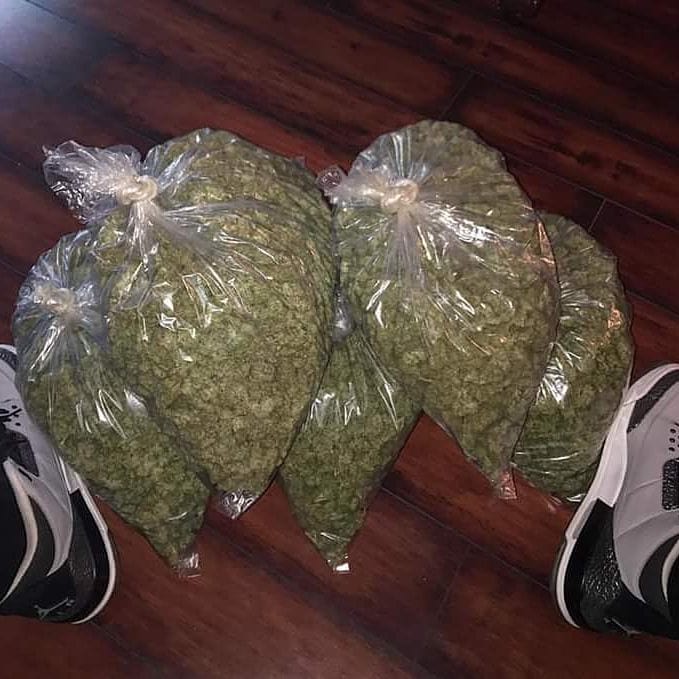HIGH_TIMES_Mag's tweet photo. Packs. 👣 https://t.co/3MjVXvOBA3