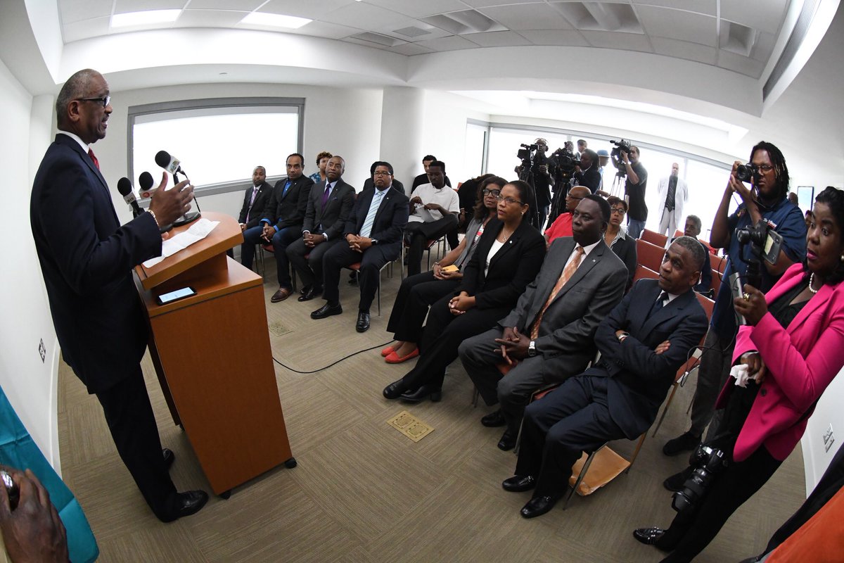 bisbahamas's tweet image. Prime Minister, Dr. the Hon. Hubert Minnis returned to Nassau today after meetings at the Summit of the Americas in Lima, Peru, and the Commonwealth Heads of Government Meeting in London, England.  
#OfficialSource @opm242