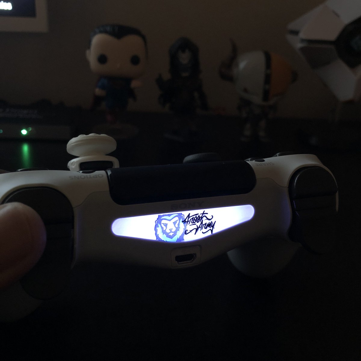 _itsmeAlan's tweet photo. Still rep the #FrostArmy all day everyday @FrostGamingGG figured I’d get the image I made into a light bar decal. #sooooodope https://t.co/YL0tMQM9Q3
