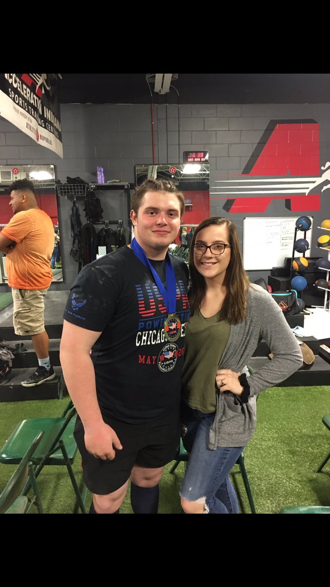 biff5990's tweet photo. 364 days in between the two pics. 40 pounds on my raw squat, 5 pounds on my raw bench, and 25 pounds on my raw deadlift. So many improvements, but the one thing that was impossible to improve was my gorgeous girlfriend. Thank for loving me even when I look dead after meets. ❤️ https://t.co/D7EG0Nym9X