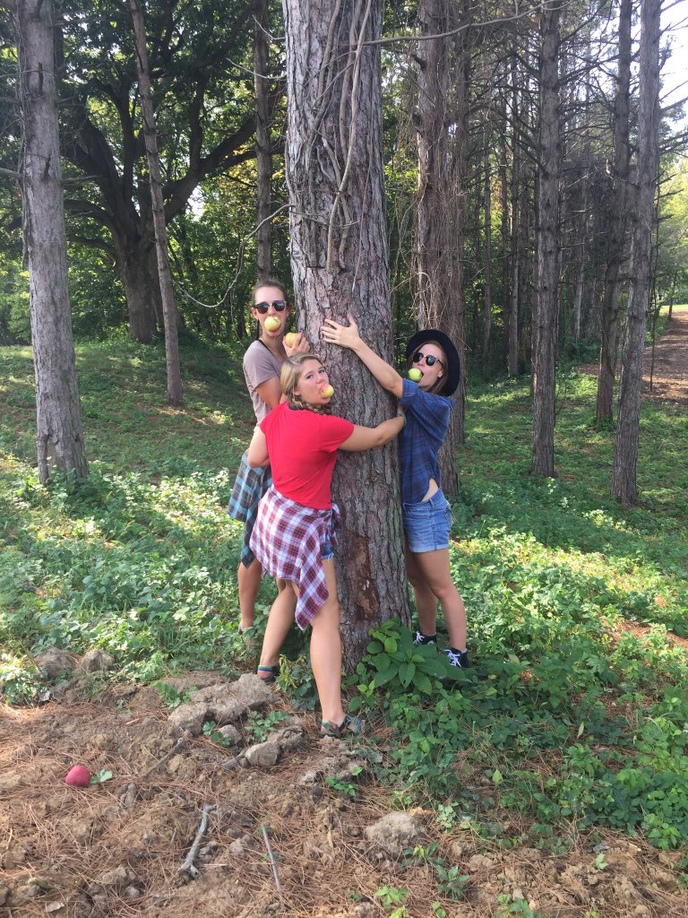 KatieIverson17's tweet photo. Go shawty, it’s ya earth day 🌳🌎#treehuggers https://t.co/aqd9wCI3oG