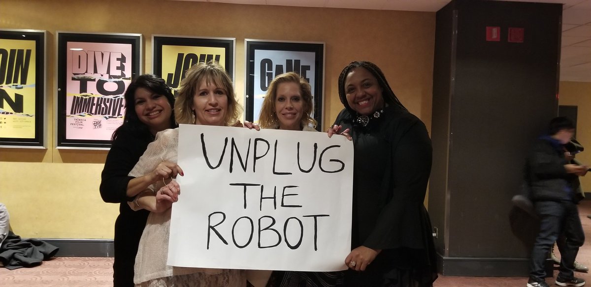 Drug_watch's tweet photo. Met these lovely women of @unplugtherobot1. They talked about the complications of DaVinci robotic surgery on @bleedingedgedoc. Thanks for spreading awareness and advocating for others. #DWTribeca #Tribeca2018 #MedicalDevice https://t.co/skGMd0uWs2