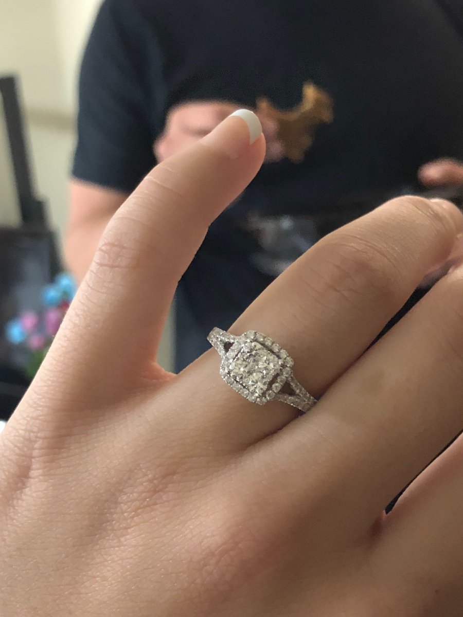 j_goneee's tweet photo. GUYS GUYS GUYS GUYS THIS IS HAPPENING❤️ I get to do this crazy life with my best friend!!! https://t.co/nPME3MsjLu