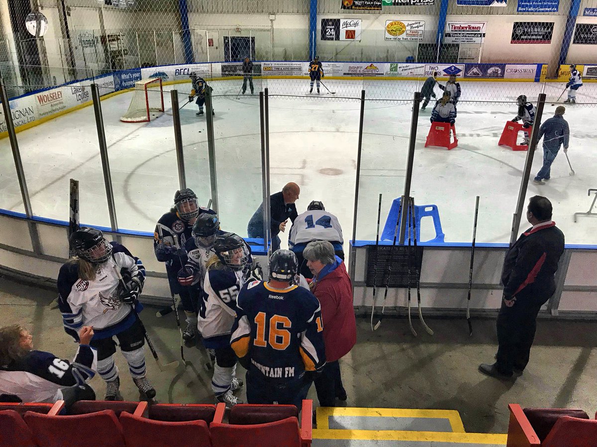 Had a blast with the Aussie crew today! Our <a href="/HockeyPinnacle/">Pinnacle Hockey</a> Learn To Be A Canadian Hockey Player program brings people from all over the world to #Canmore to learn why Canadians love hockey so much! This Canadian Signature Experience made a lot of new hockey fans today!
#LTBCHP
