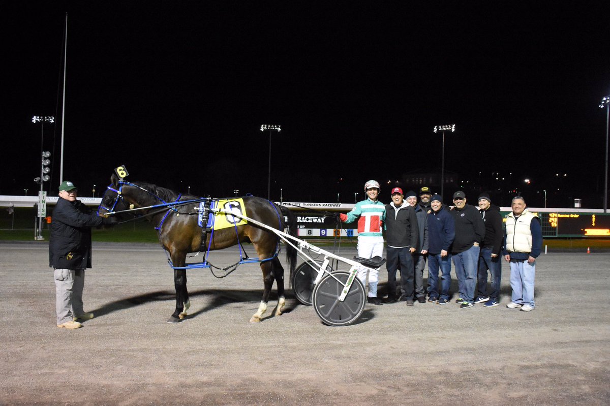 SJPennacch1978's tweet photo. Last night Orillia Joe was 7th at the top of the stretch, when @stratton_racing said, “let’s swoop to the group!” Great win to cap off the weekend! #fromtheclouds @JCB0806 @YonkersRaceway https://t.co/vChjTlXRZe