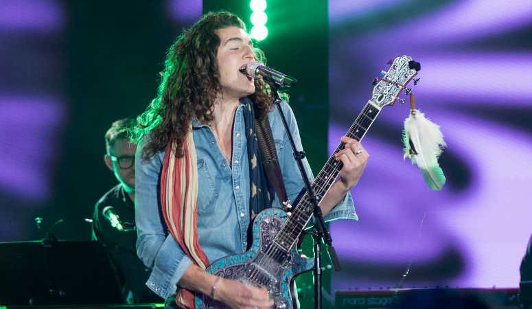 shananedwards's tweet image. This years favs #AdaVox and #CadeFoehner #americanidol