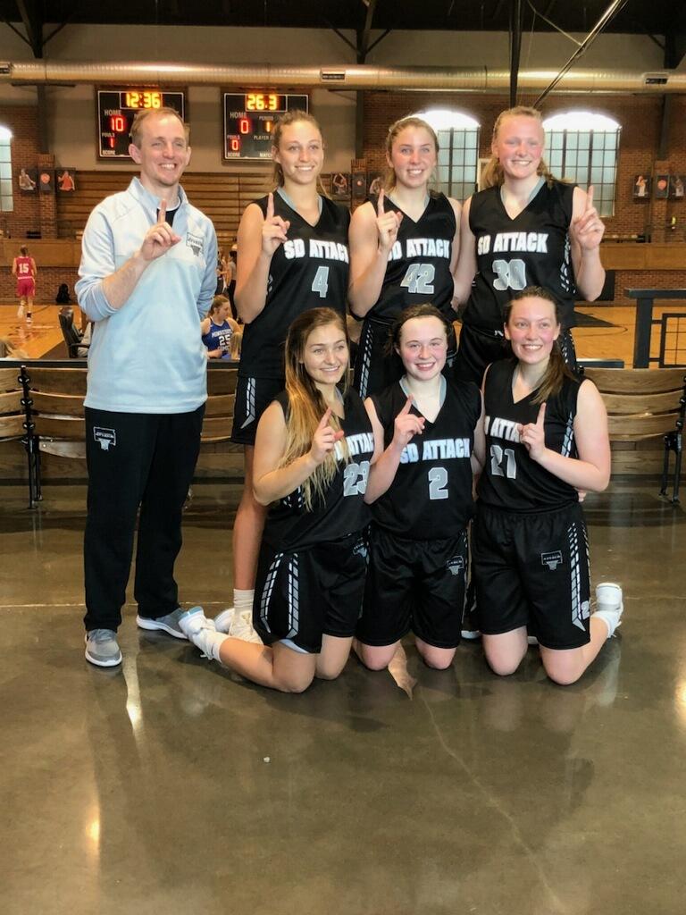 sdattack's tweet photo. 2020 Girls finished the weekend a perfect 4-0 and took home the Be the Best Championship! In the semis they cruised past North Tartan 10th Elite 46-38 and then defeated All Iowa Attack 10th National 52-41 for the ship. Congrats girls! ☝️#AttackFamily https://t.co/aisocVz4I9