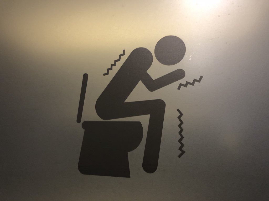 伊豆半島ジオパーク推進協議会事務局 あとどうでも良いことですが ホテルのトイレのピクトグラムがとても頑張っていました T Co Peffqiswlb Twitter