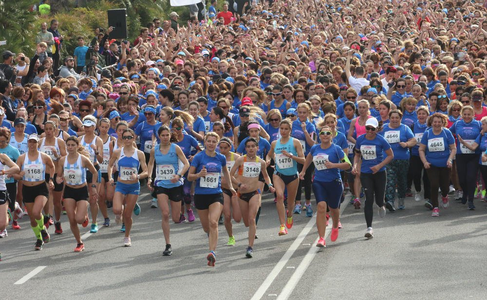 opiniondemalaga's tweet photo. Ambiente festivo y un mensaje de esperanza. Miles de mujeres volvieron a correr en Málaga contra el cáncer. https://t.co/jWHevxFCu1 https://t.co/0NpA9Mnndq