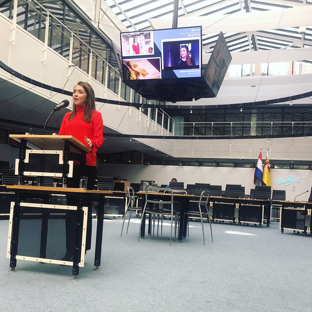 Iris Gündel tweet media
