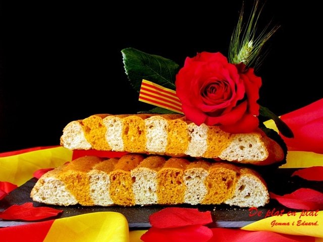 El pa de Sant Jordi està volant! Recordeu que per cada unitat podeu pagar vint cèntims més i aconseguir una rosa de les <a href="/TietesSEsteveDR/">Tietes de Sant Esteve de Roures</a> per ajudar-les a pagar el seu viatge a algun teatre de Barcelona.