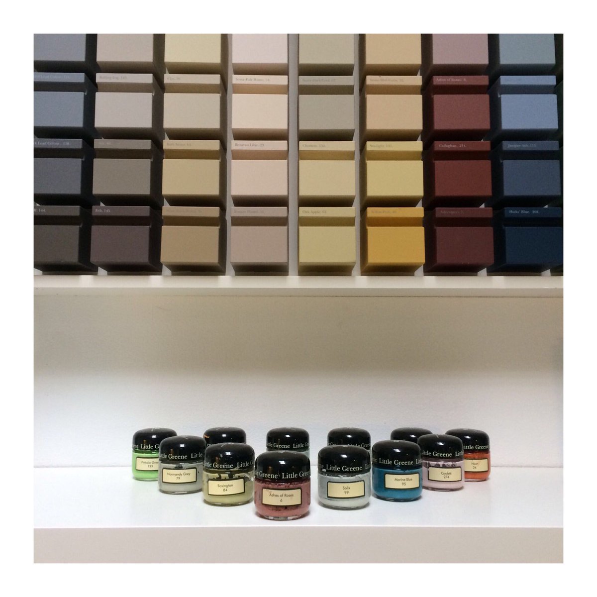 M O N D A Y maak vandaag plannen om komend weekend aan de slag te gaan! Hét seizoen om de wanden aan te pakken: verf, behang of wandtextiel? Ik ga voor een combi! #interior #inspiration #popofcolour #ontwerpbureau #woonwinkel #Leiden #leidenshopping #emmabiemansinterieur