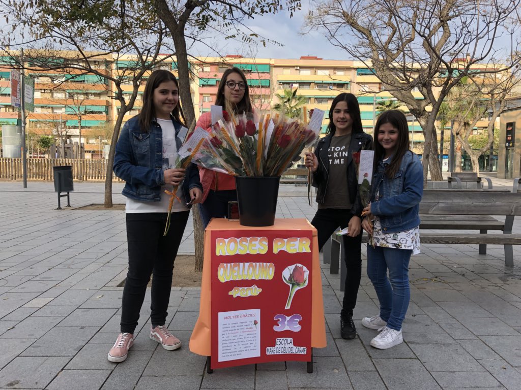 VinuesaRuben's tweet photo. Feliç Sant Jordi!!! Venda de roses solidàries amb els alumnes de @escolamdcprat!! Així donem suport als nois i noies de la casa d’acollida Juana Gratias (CAJUG) de Quellouno, Perú. https://t.co/RpHg3PTiZ2