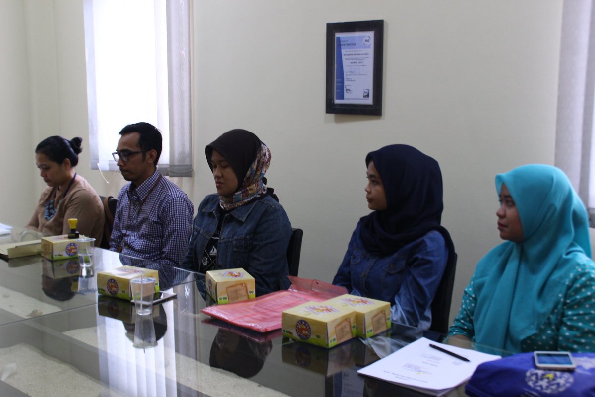 KecBojongloakal's tweet photo. Rapat Persiapan Lounching E-Waroeng dan Penyaluran BPNT se-Kecamatan, @ekataofik @willyudia @HumasBdg @pembdg @Dinsos_BDG https://t.co/C4JfWWXrix