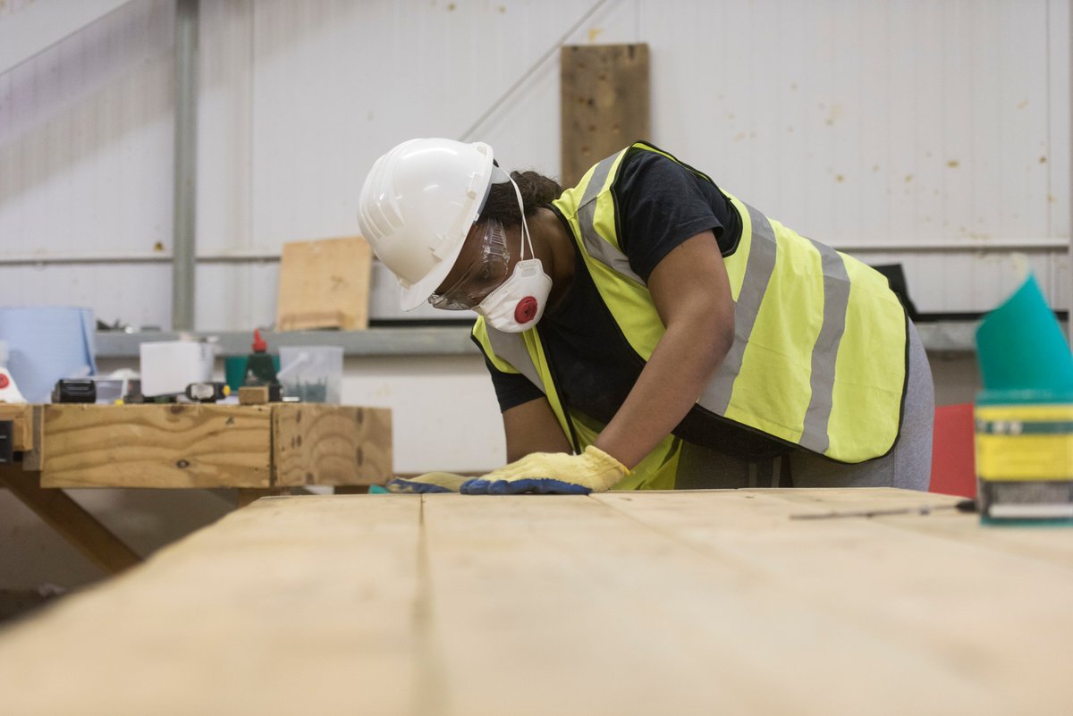 ConstructionYT's tweet photo. So excited to be in #Bermondsey for the first day of our #BuddingBuilders course to introduce young people to construction #loveconstruction #diversity #notjustforboys https://t.co/ZEsYK64qEb