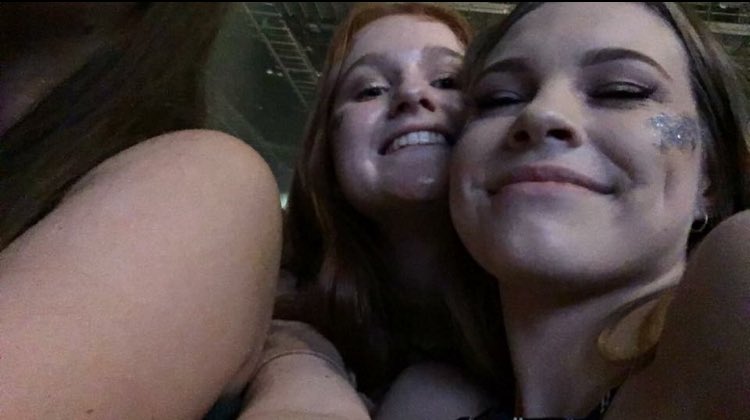 gracehamIin's tweet image. In grade 6 we had to learn ‘Hall of Fame’ at school and my best friend @yourjiminie would always sing ‘Peaches’ instead of Preachers... at @thescript concert on Saturday, I could finally sing Peaches back to her 6 years later 😂😭💛