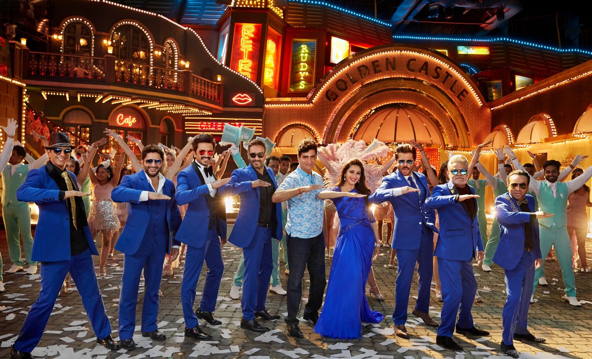 Had #TotalDhamaal dancing & directing my favourite, #PaisaYehPaisa from #Karz! Thank you @SubhashGhai1 & @saregamaglobal for giving us this track Well done squad! 😀 @ajaydevgn @AnilKapoor @MadhuriDixit @ArshadWarsi @imsanjaimishra @Riteishd @jaavedjaaferi #Pitobash @foxstarhindi