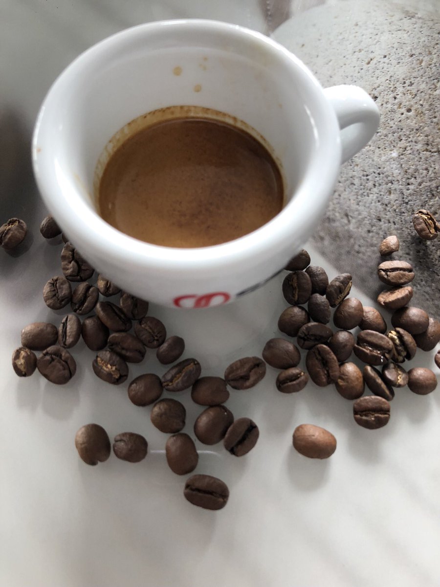 Coffe_Lovers_eu's tweet photo. Niech to bedzie piękny tydzień, Kochani 💖 #kawa #młynekdokawy #Mazzer #Remidag #sakacaffe #baristatotalny https://t.co/NnhXh7HRQj
