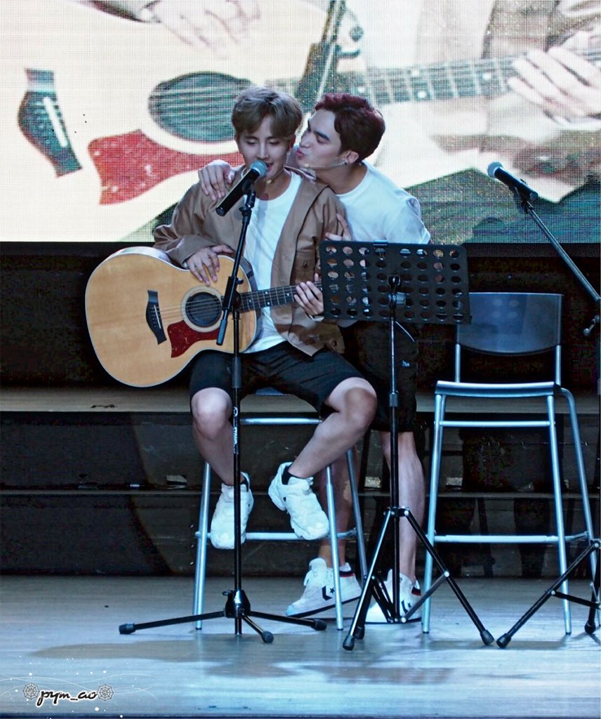 Pympaka's tweet photo. โอ๊ะ !!! เหม็น !! ฟามร้ากกกก 💕💓 เอาจริง ณ.จุดนี้สงสารพี่มิว 😂🙄 
@ooreops  #oreopuwanai 
@stongck  #strongcharoenchai 
@MSuppasit  #Mewsuppasit 
#WhattheduckFanMeeting 
#Whattheducktheseries https://t.co/LtzsKze1YM
