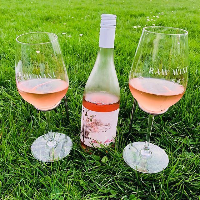 vinocle's tweet photo. Rosé + sun + love = Perfect weekend! @rawwineworld 
#vinocle #naturalwine #vinvivant #vinnaturel #vin #vino #wein #wine #winemaker #vigneron #organic #nature #raw #drinks #food #happy #bar #restaurant #shop #instagood #photooftheday #beautiful #happy #picoftheday #fun #insta… https://t.co/XmBe5nDlcu