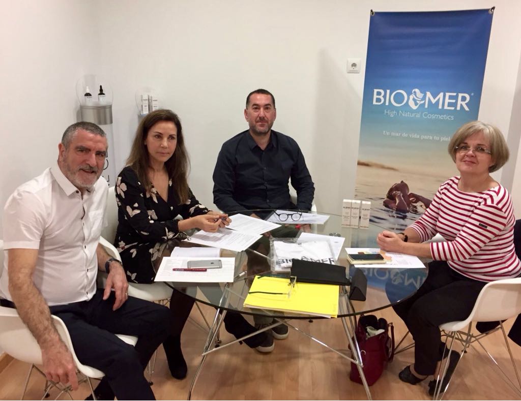 BioMerCosmetics's tweet photo. Damos la bienvenida a los nuevos distribuidores de BIO MER en Francia, que nos han visitado para conocer más de cerca todos nuestros productos de cosmética natural.
Y es que ¿quién no se enamora del Mar Menor después de conocerlo in situ?
Bienvenue! #Felizsemana #Biomer https://t.co/wNrYIGyw2m