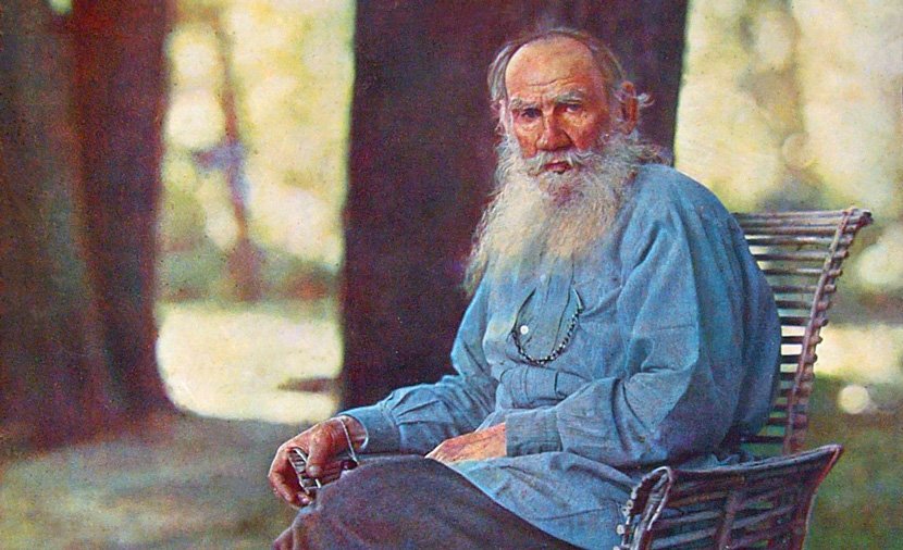 "İnsan sevdiğini olduğu gibi sever, olmasını istediği gibi değil." 

Tolstoy