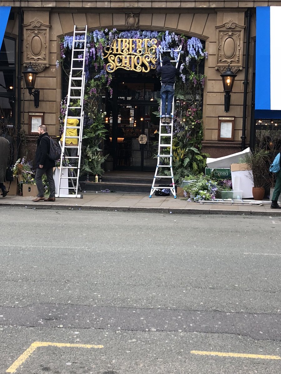 Beautiful start to the morning seeing this going up outside <a href="/AlbertsSchloss/">Albert's Schloss</a> done by the very <a href="/FrogFlowers/">Frog</a>