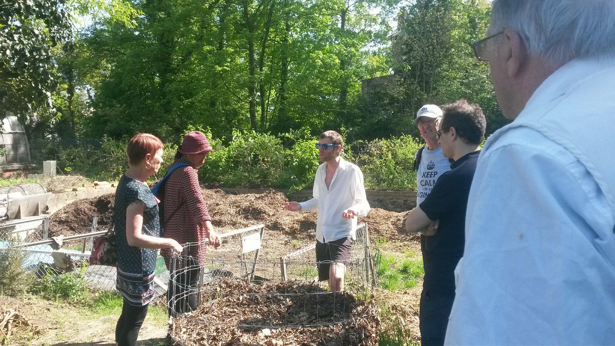 ECOTEMPSparis's tweet photo. Belle ballade au Jardin Tropical et à la ferme V'île fertile avec un temps ensoleillé, estival🌞 🍄🥦🍅 https://t.co/YQbZEjsMyl