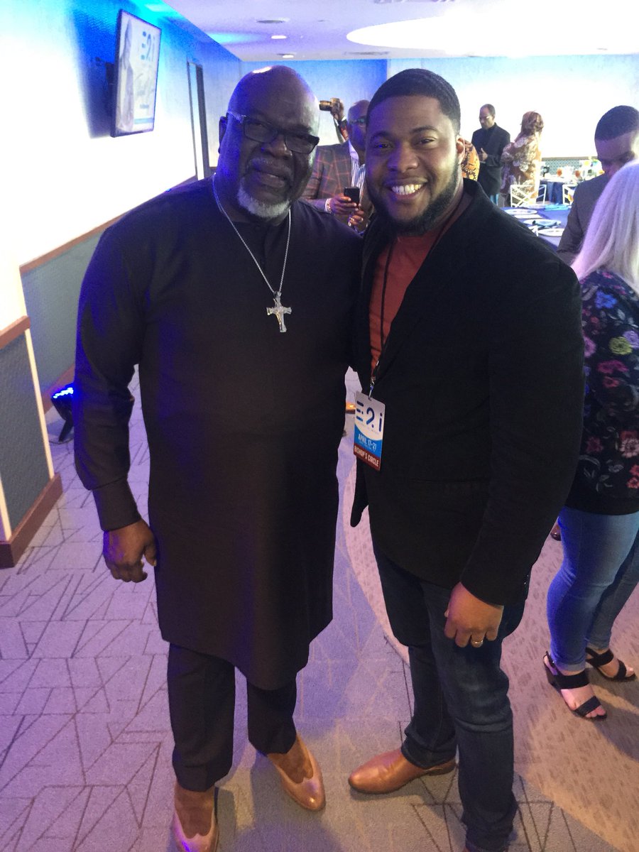 ryanjlive's tweet photo. What can I say, this week, absolutely amazing. I was educated, empowered and experience God’s presence. @bishopjakes is truly the real deal, a Father, Mentor and a Gift that only wants to see the people thrive. Thank you for embracing and believing in my wife & I #plconf #monday https://t.co/mNYzpMqonn