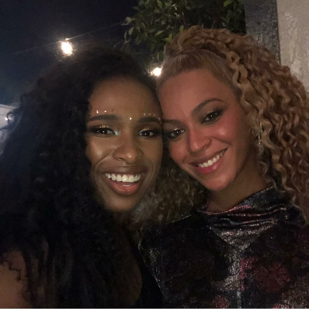 mimycatgirl's tweet photo. Pensem em pessoas que têm vozes de anjos. Então... #minhasdivas #jhud #bey 💕 https://t.co/8QTbaoZopA