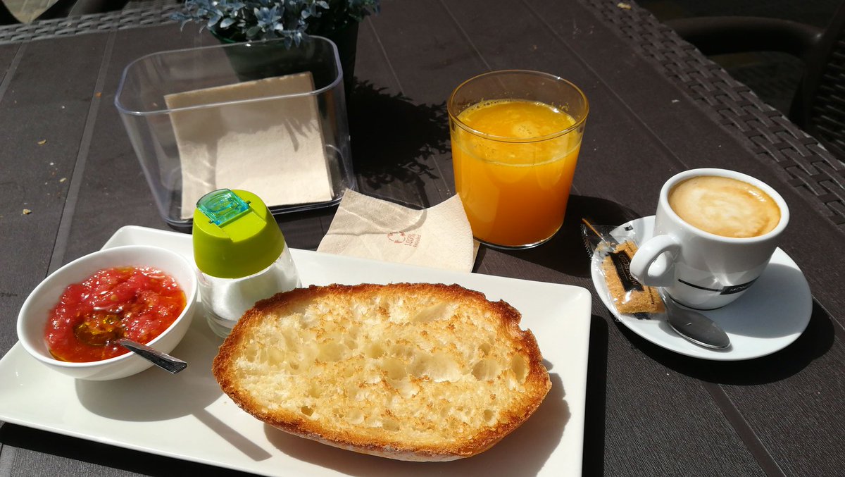Profuga_VLC's tweet photo. Lunes y hay que ser positivos. Empecemos alimentando el cuerpo, pero por favor, alimentad la mente con algo más que Twitter, amados haters
Muy buenos días #GTMLL💋💚💙 https://t.co/hhS94cgHIJ