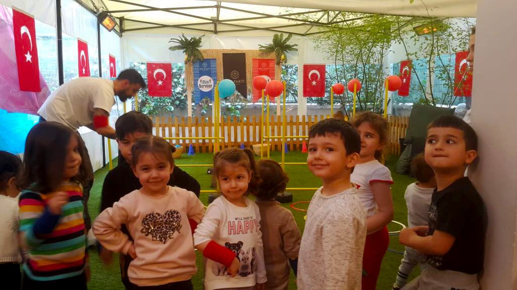 Mürekkep Anaokulu Öğrencileri ile gerçekleştirdiğimiz mini Survivor etkinliği ile miniklerimizin yaşama olan tutkusuna şahit olduk. Çocuklarımız hem eğlendi hem de dünyada çocuklara armağan edilen tek bayram olan #23NisanUlusalEgemenlikveÇocukBayramı'nı doyasıya kutladı.