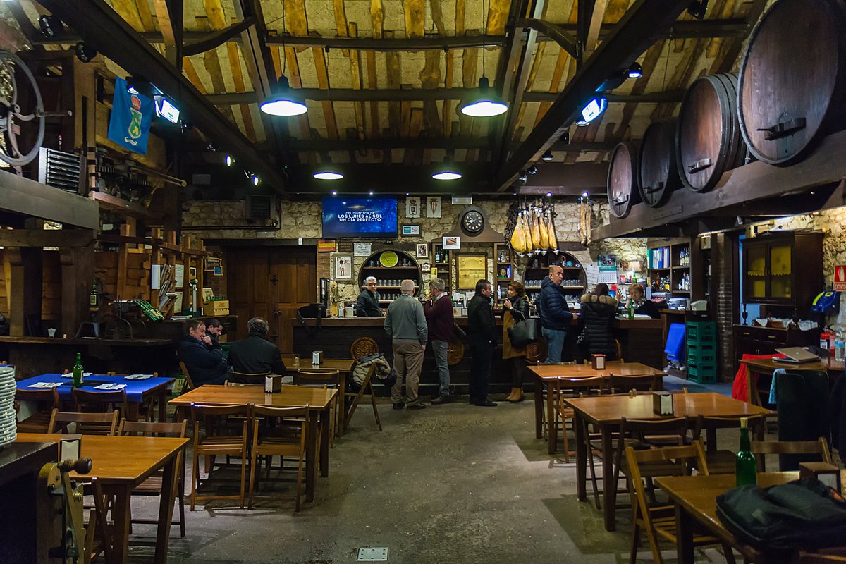 Comenzamos la semana con Sidra. Una terraza muy guapa, un llagar precioso y una sidra de escándalo acompañada de buena comida. ¿Conoces <a href="/Llagarlamorena/">Llagar La Morena</a>? 

Da-y al link y te lo contamos todo. 

lesfartures.com/2018/04/llagar…