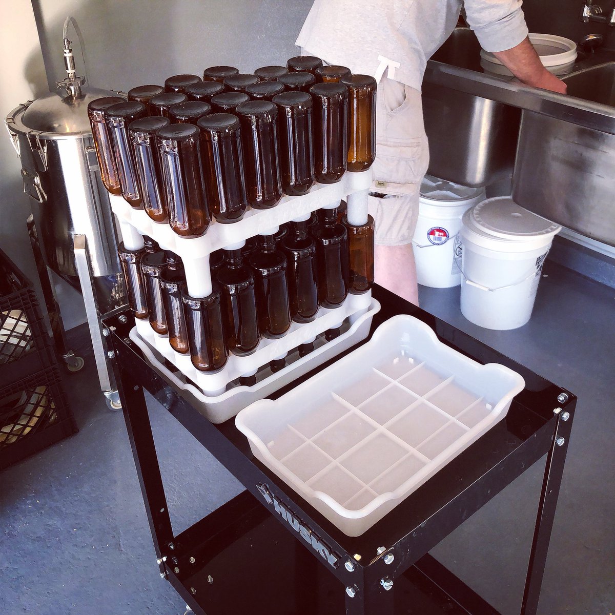 ExtremeHomebrew's tweet photo. Delabeling bottles in the brewery ... #craft #beer #craftbeer #home #brew #homebrew #homebrewing #drinklocal #extremehomebrew https://t.co/6W09kGMsO3