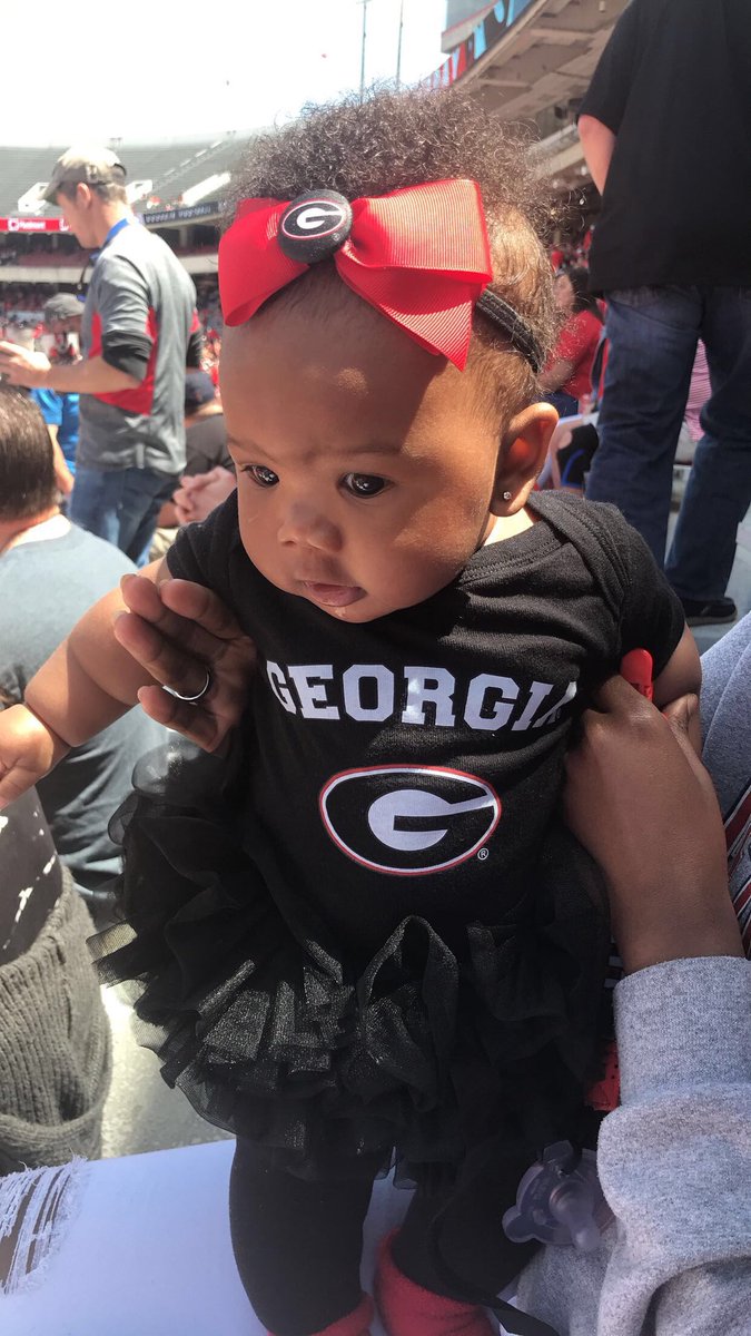 TyrevaChantel's tweet photo. #GDay18 @MecoleHardman4 cutest fan https://t.co/07b5yviLjf