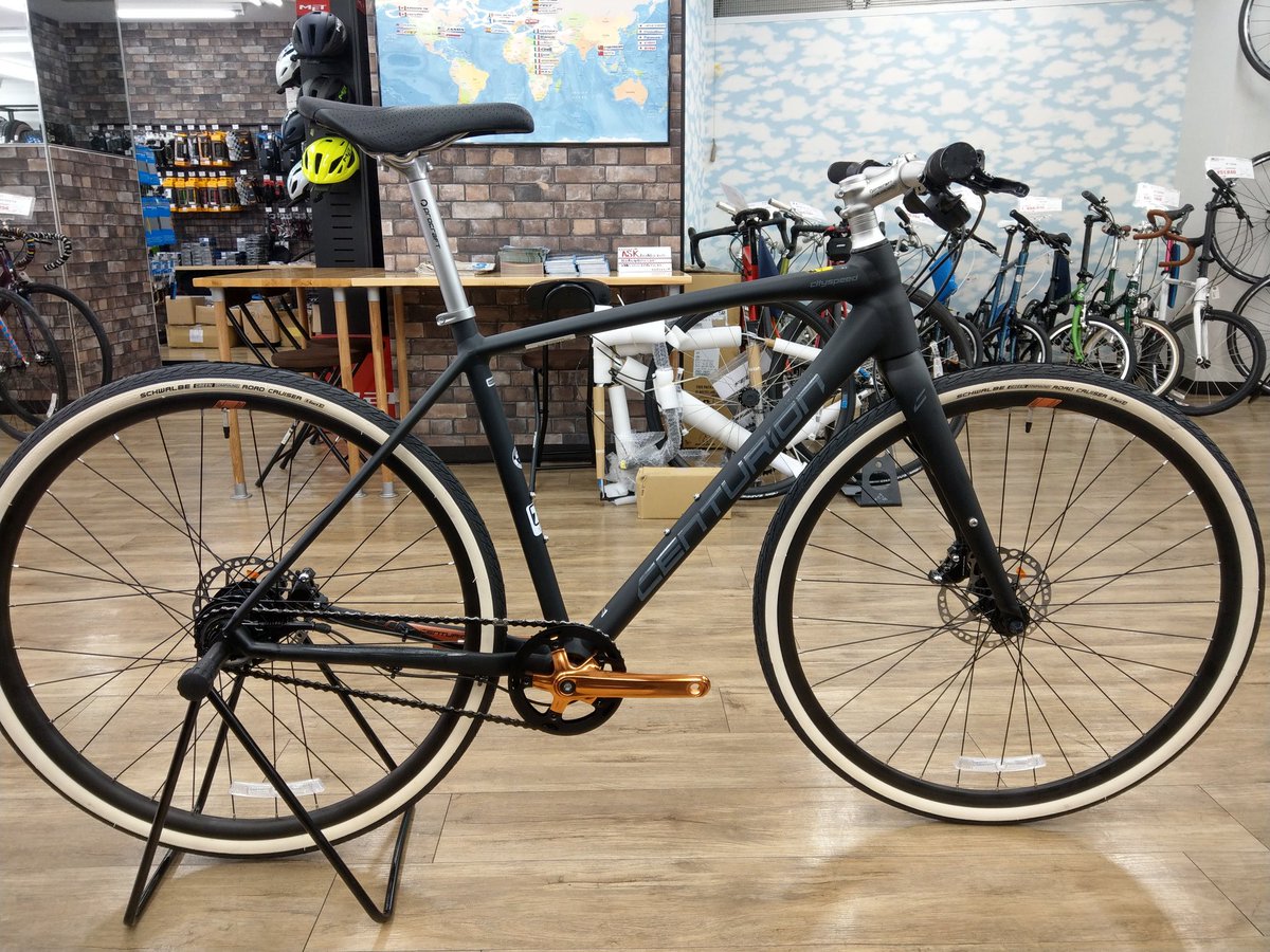 サイクルショップカンザキ千里店 Centurion Cityspeed11 組み立て完了ですよ アルフィーネ11装備でフラットマウントのスマートな油圧ディスク エキセントリックbbでチェーン引きのないシンプルなフレーム ワンポイントで映える銅色のクランク タウンユースで サイクルショップカンザキ千里店 Centurion Cityspeed11 組み立て完了ですよ アルフィーネ11装備でフラットマウントのスマートな油圧ディスク エキセントリックbbでチェーン引きのないシンプルなフレーム ワンポイントで映える銅色のクランク タウンユースで