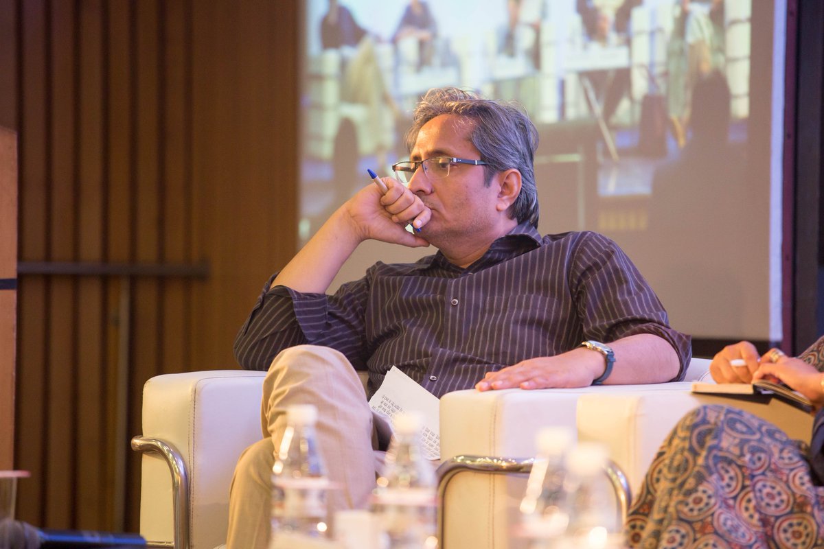 sjmcapeejay's tweet photo. Panel discussion: Does media need a surgical strike to get back on track? @ravishndtv @seemamustafa @pamelaphilipose  @rohini_sgh #DeeoakChaurasia #Media #Journalism #MediaConclave https://t.co/Gz3eCffiht
