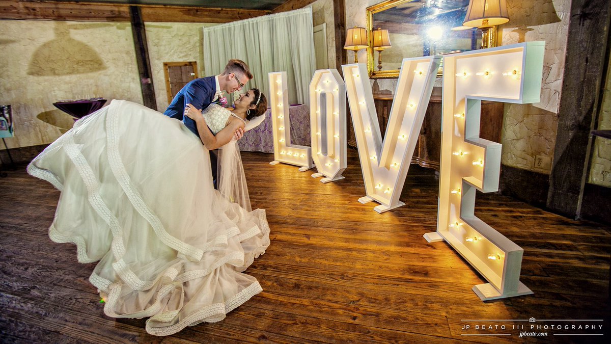 jpbeato's tweet photo. 7F Lodge : Live Wedding Experience + Open House
photo: @jpbeato @crystallittrell | venue: @7f.lodge @lisawantuck | planning: @atplanned | rentals:@texaseventstoremember | dress: @vip_bridal
#7flodge #livewedding #atplanned #atpweddings #weddingphotographer #jpbeato https://t.co/k8snIF9Chd
