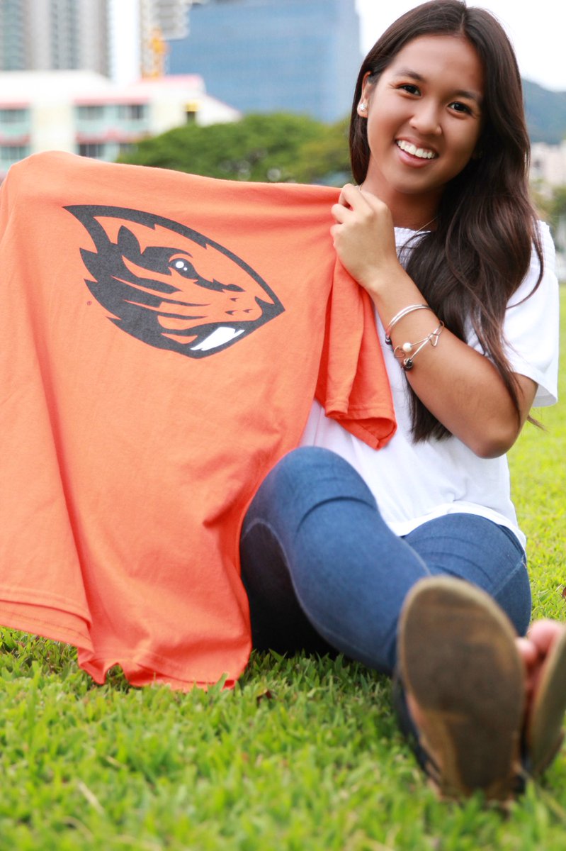 hhaaannnaa_'s tweet image. Far from what I once was but not yet what I’m going to be. I’m gonna do amazing things...just wait on it💯 Graduation is right around the corner🎓 I’ve never been so excited but yet nervous this much before. #OSUcommit #GOBEAVERS