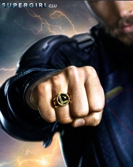 shipperofstuff's tweet photo. This season Kara has only gotten 1 promotional poster while Mon-el has gotten not 1 not 2 but 3 

It really seem like Supergirl is focusing on him not her doesn't it? https://t.co/iKw4DhSWH7
