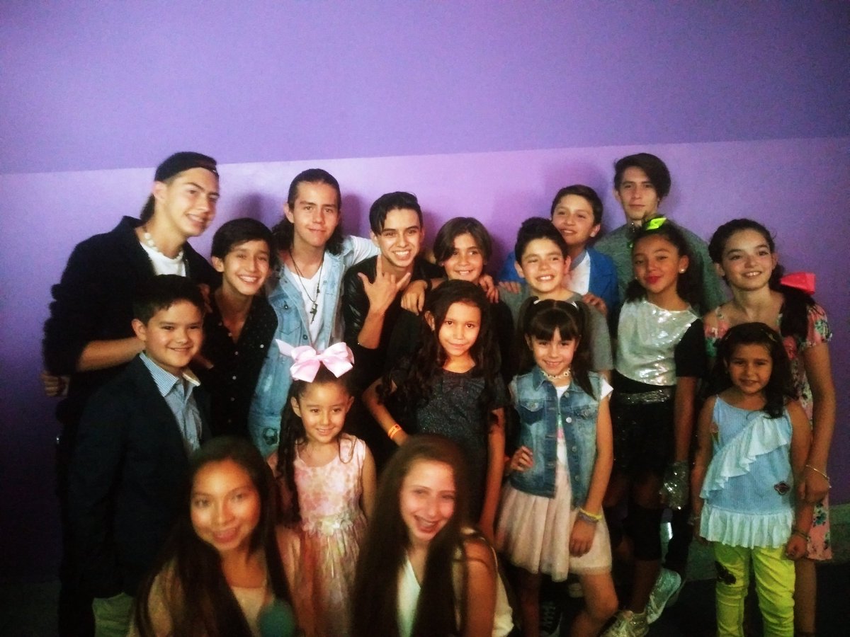 freyre_luz's tweet photo. 21 DE #ABRIL EN ESTOS MOMENTOS #CARLOSMEZA Y #AMBARLUZ LLEGANDO A #INTERCHAVOZ 2018 GRACIAS #JORGEDALESSIO #EXCELENTE EVENTO conviviendo con GRANDES COMPAÑEROS @carlosmezaof @carlosmezaoff https://t.co/DYROuEft2e