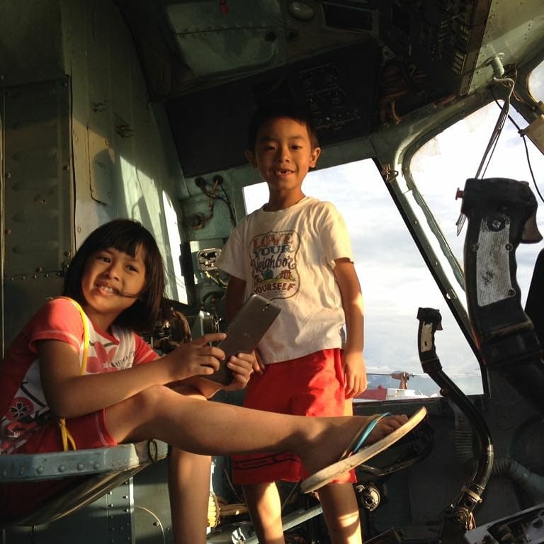 LuntunganWillem's tweet photo. HUNTER AND SISTER PLAYING IN HELICOPTER 🚁 WAMENA AIRPORT #hunter #tara #Google #gogram #insostravel #helicoptermi8 #Russiahelicopter #Russia https://t.co/dIjNmfTiM3