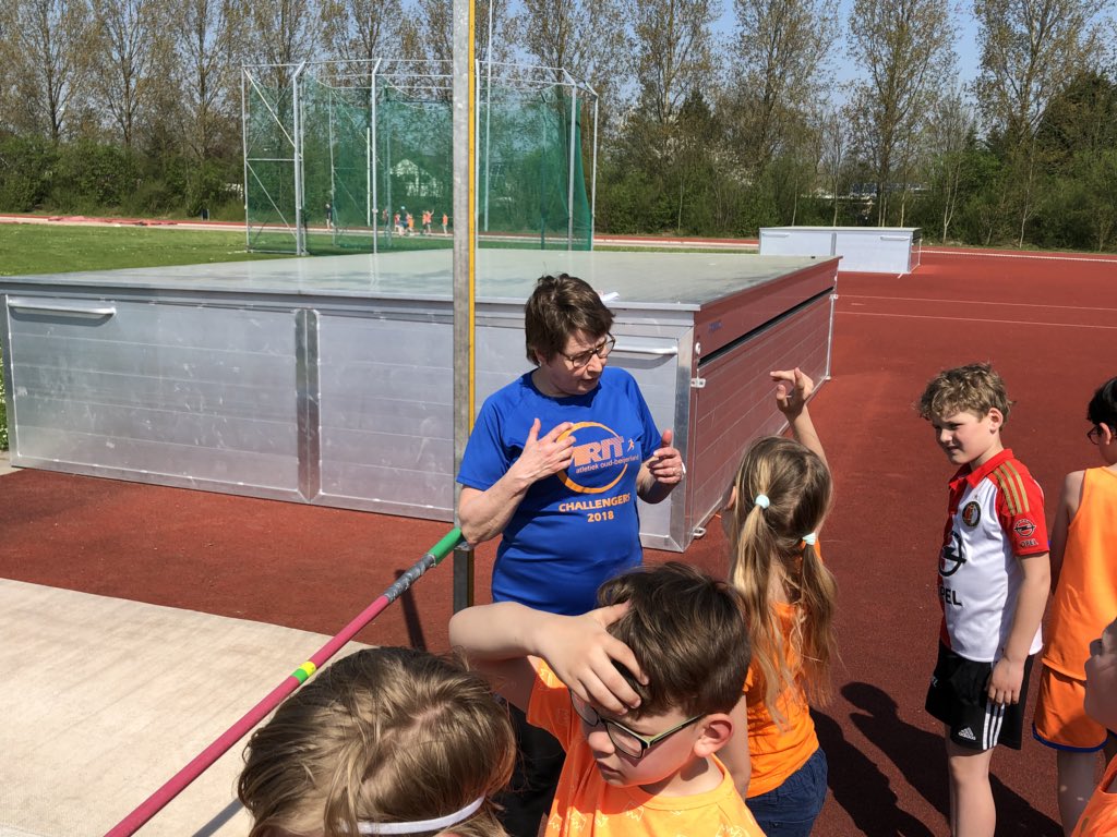 Trots op alle betrokkenen, scholen, gemeente en natuurlijk de gehele organisatie. Zoveel kinderen zien lachen en genieten <a href="/koningsspelen/">Koningsspelen NL</a> Daar doen we het voor. <a href="/HW_Actief/">Hoeksche Waard Actief</a> @vrwelzijn <a href="/pieterpaans/">Pieter Paans</a> @GemCromstrijen #harryvanwaveren @gemeenteOBL #samen #verbinden #doen