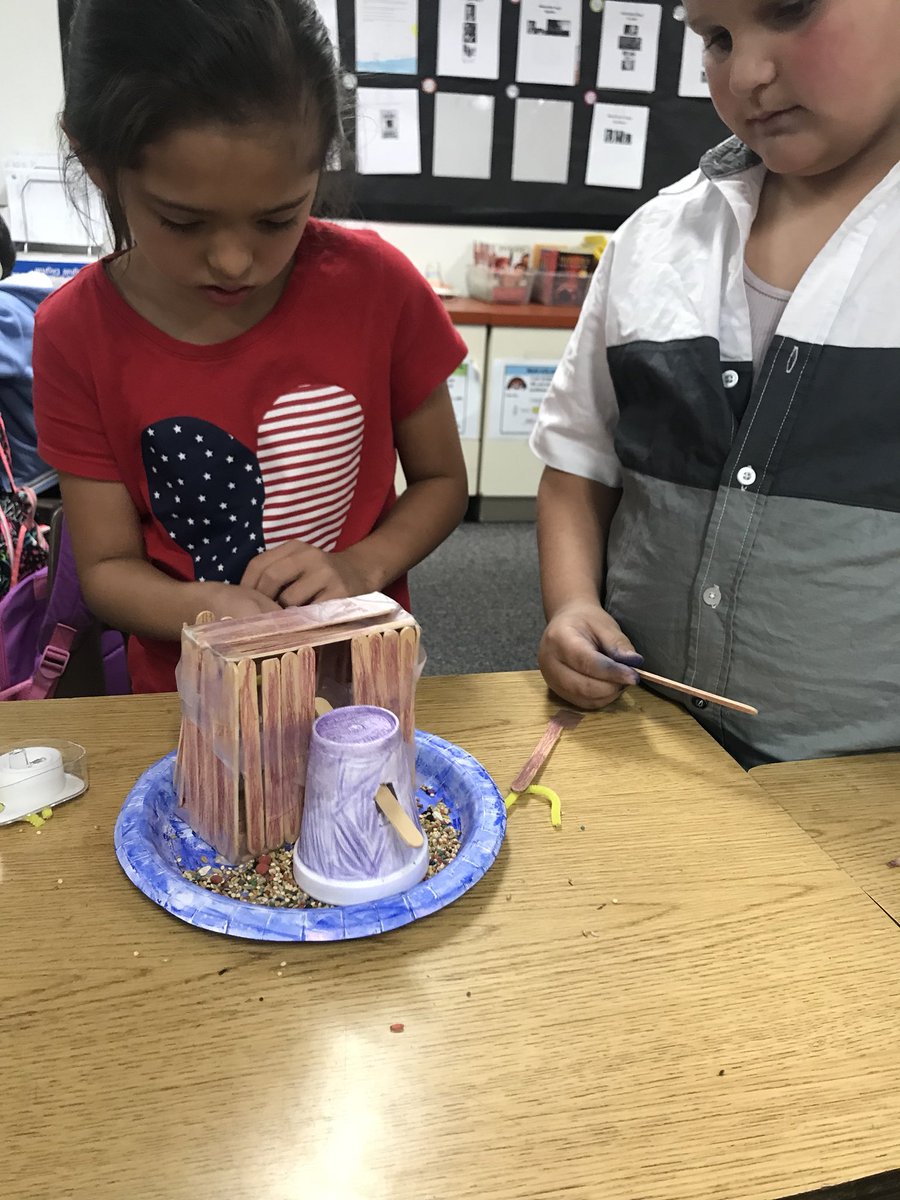 MrsTongzon's tweet photo. My little seconds designing and creating a prototype bird feeder! #WorldOfWork #WOW #veterinarian #mysteryscience @Hall_Hawks @CajonValleyUSD https://t.co/RsEyP6pWRH