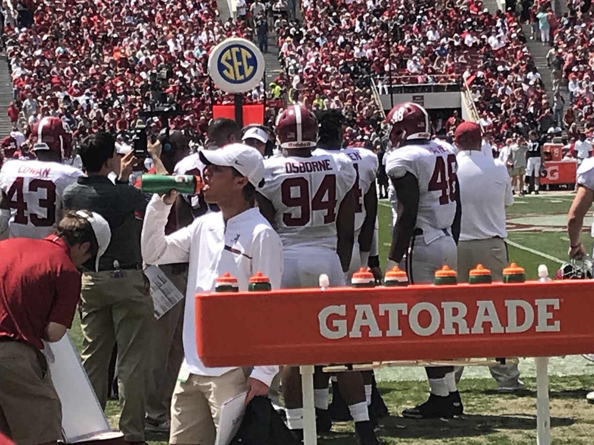 CoachVic22's tweet image. Former @DaphneFBTrojans Mario Osborne getting ready for the  White team at Bama A Day. Billy Graham said coaches teach, coach &amp;amp; mentor about 20,000 students over their career. I’m proud of Mario &amp;amp; about 19,999 more that have blessed my life! #thankful #1975-2016 #greatmemories