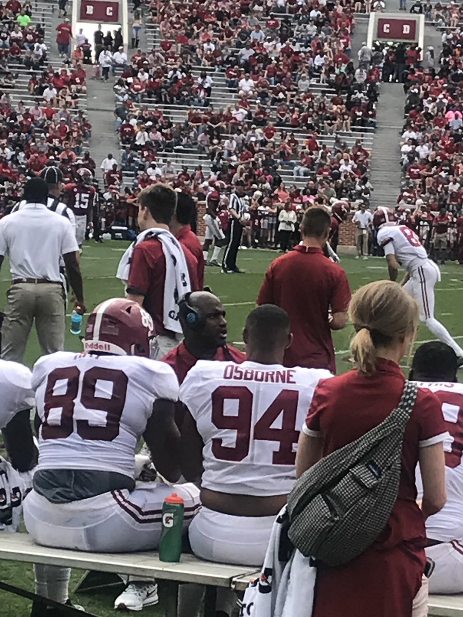 CoachVic22's tweet image. Former @DaphneFBTrojans Mario Osborne getting ready for the  White team at Bama A Day. Billy Graham said coaches teach, coach &amp;amp; mentor about 20,000 students over their career. I’m proud of Mario &amp;amp; about 19,999 more that have blessed my life! #thankful #1975-2016 #greatmemories